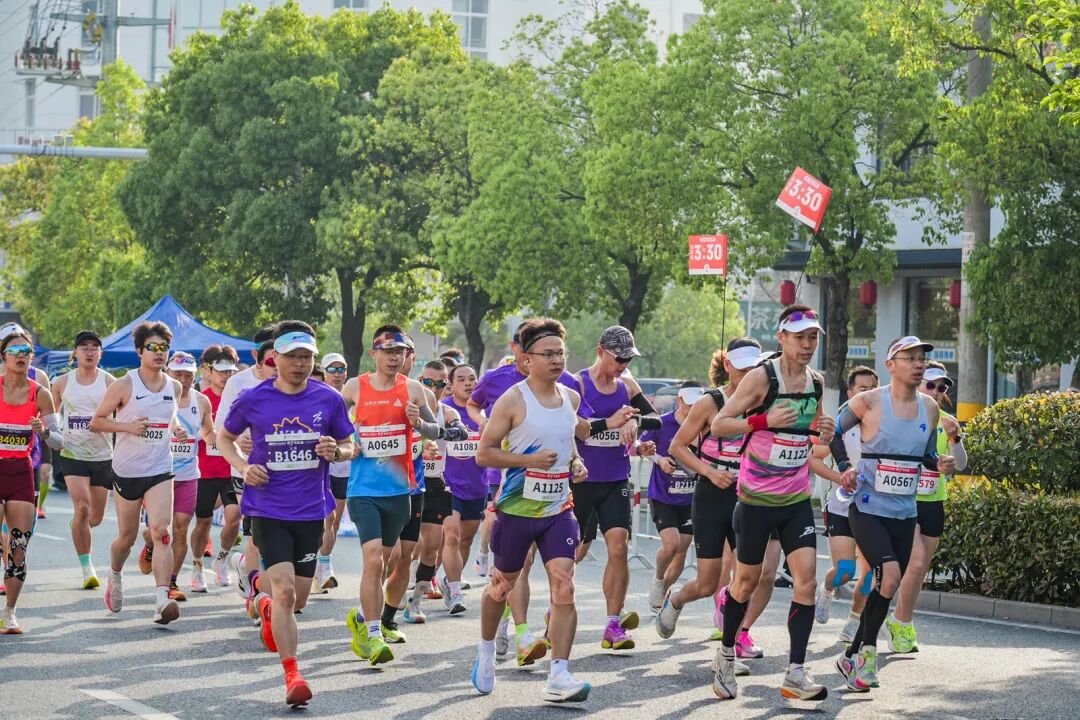 一镜千年，策马怀宁｜2026怀宁农商银行·怀宁马拉松跑出“诗乡果海”新篇章