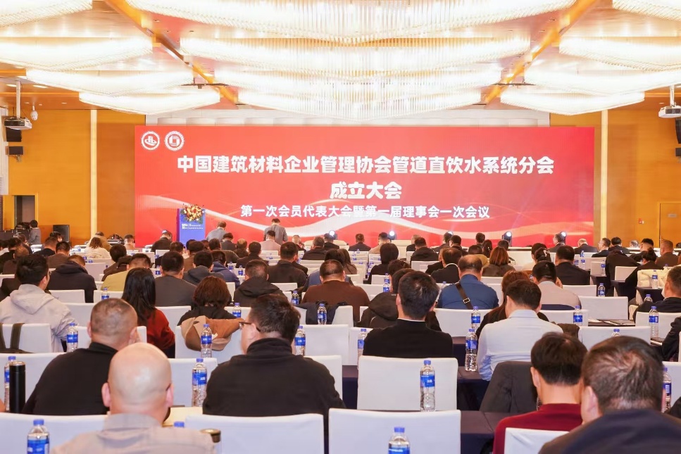 图片包含 室内, 人, 桌子, 人们AI 生成的内容可能不正确。