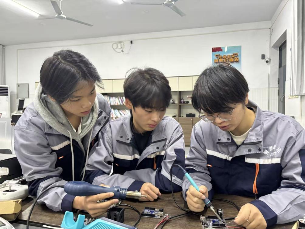 62e7c92bf2ac5ba57b1f51740d14cb71 62e7c92bf2ac5ba57b1f51740d14cb71