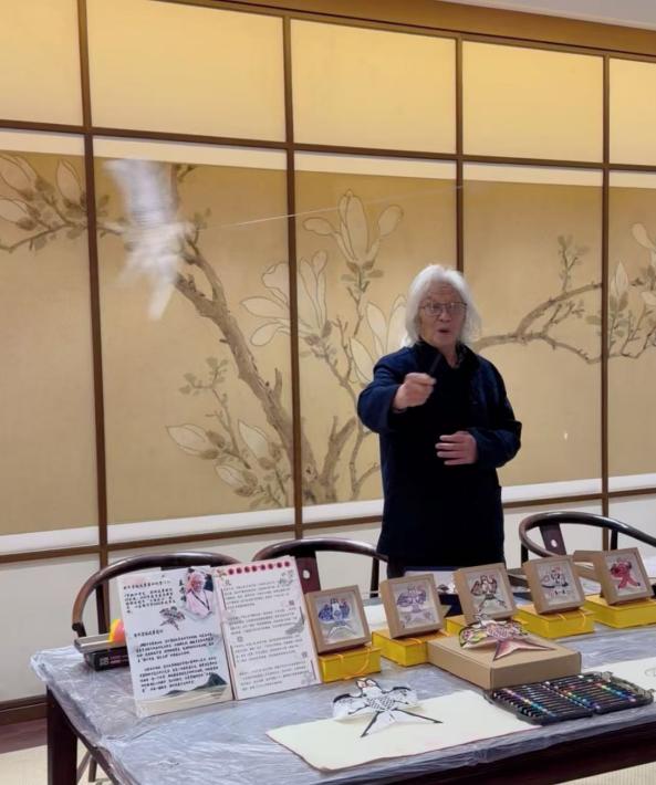 76b81d123f9a8582a8f3d3af4b384635