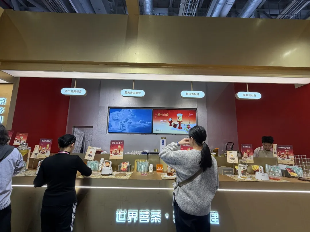 智显赋新,共赏茶韵!AOC携手桔品精彩亮相2026 HOTELEX上海展 智显赋新,共赏茶韵!AOC携手桔品精彩亮相2026 HOTELEX上海展