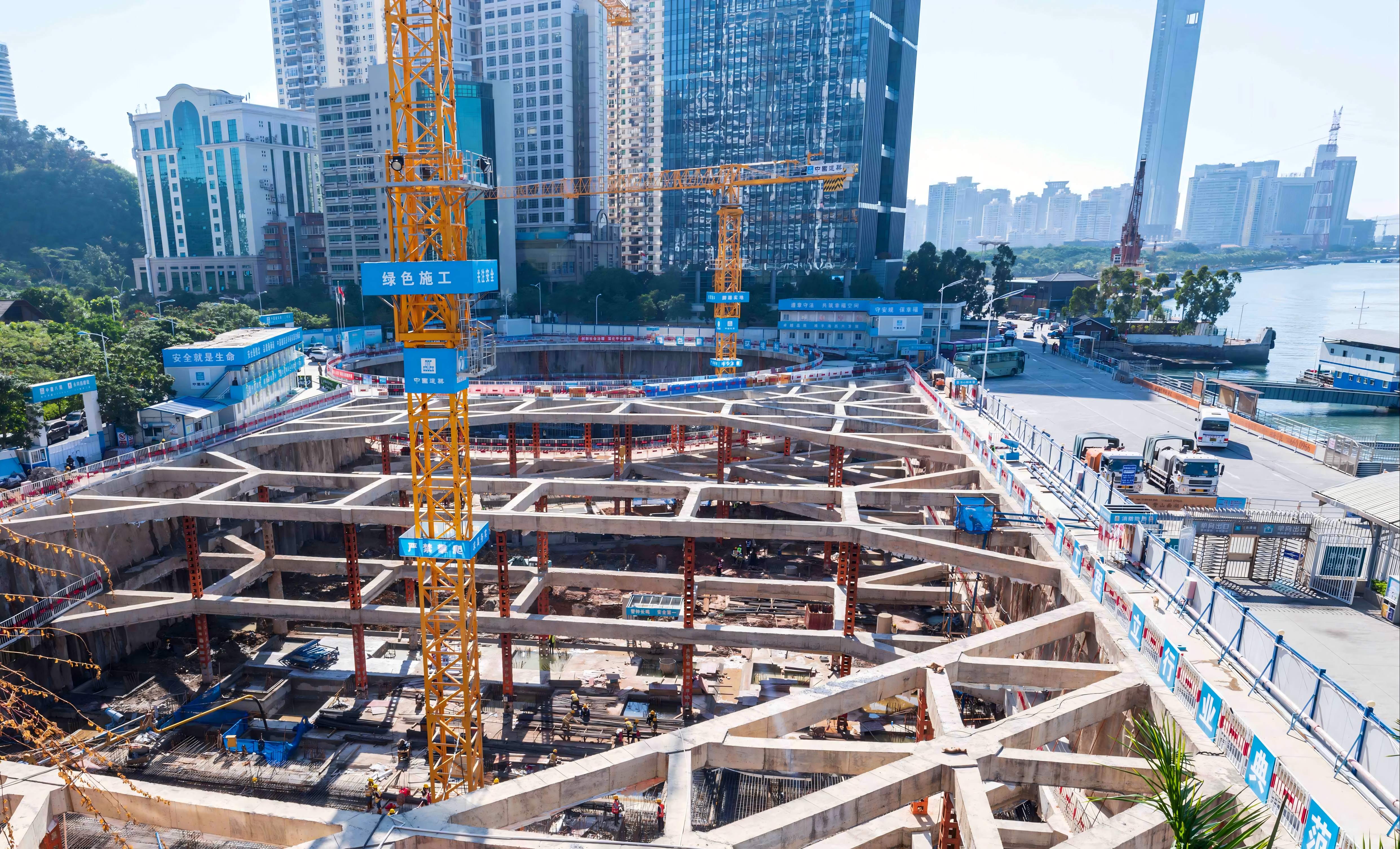 摄图网_501531264_施工中的建筑工地（企业商用）