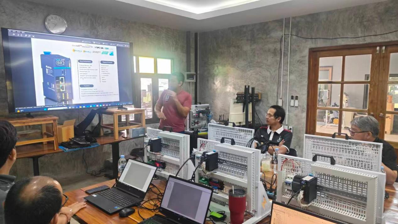 Thai engineering team training on LicOS PLC/PAC