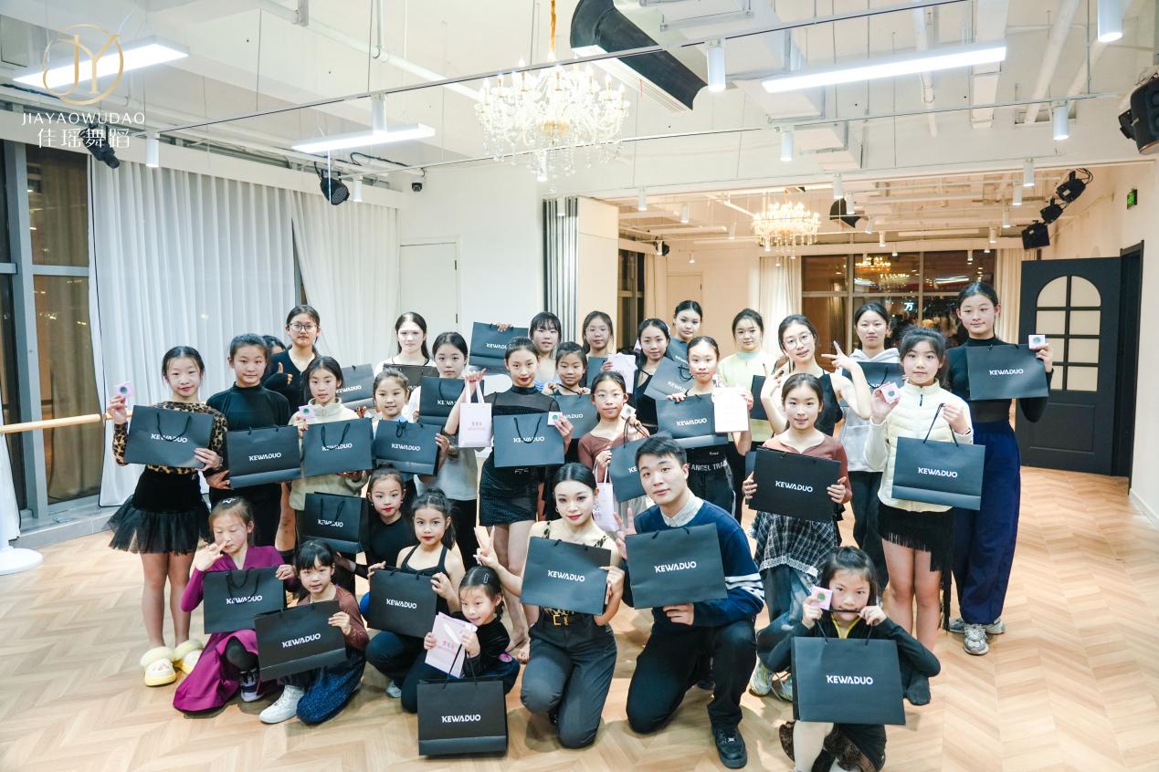 034a7d7a6ec241e4588f3dd42cf8eda3