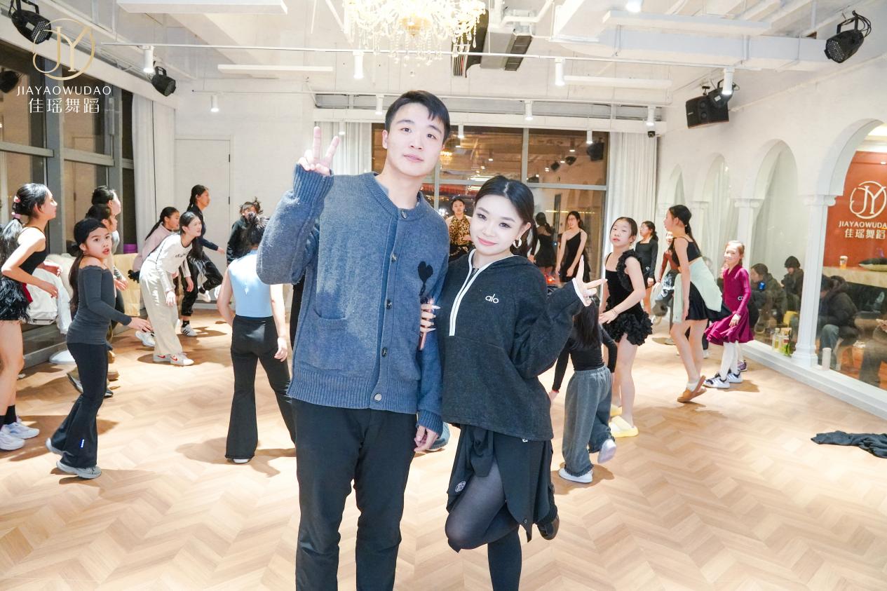 73f366eb18334bfaca6f66b1f8b3d29a